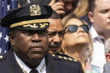 Dimite jefe de la policía de Nueva York por acoso sexual