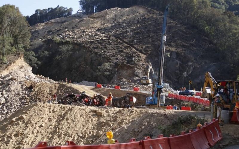 Carretera Pachuca-Huejutla: descubren posible pirámide y pinturas rupestres