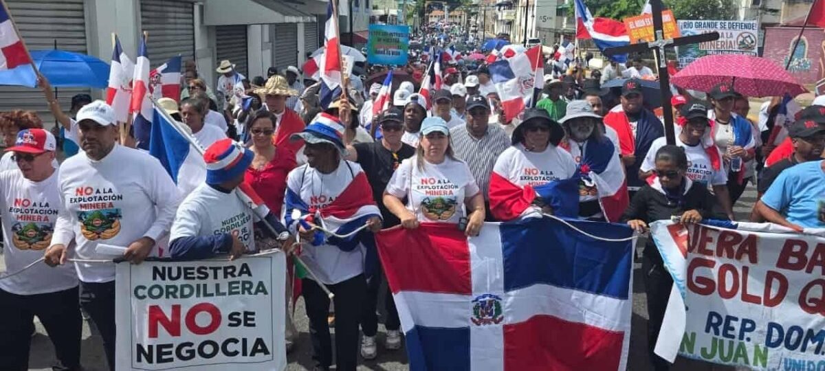El movimiento ‘Unidos Somos Más’ marchó en San Felipe contra la explotación minera en la Cordillera Septentrional